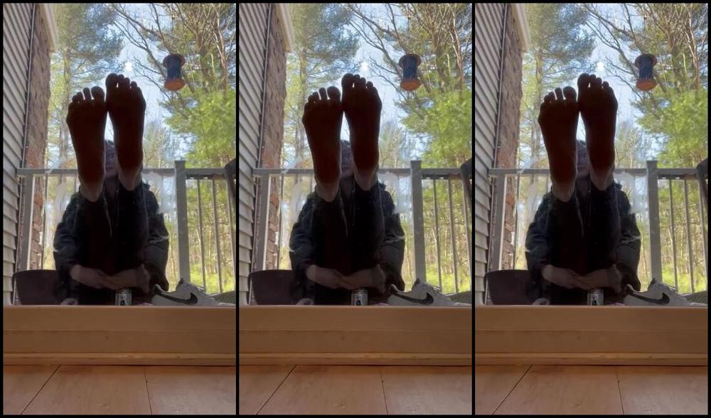 Becca Foxx Aka Foot Fetish Sizeelevens Onlyfans Do You Like Feet Pressed Against Glass Does It Make You Want Them Morep