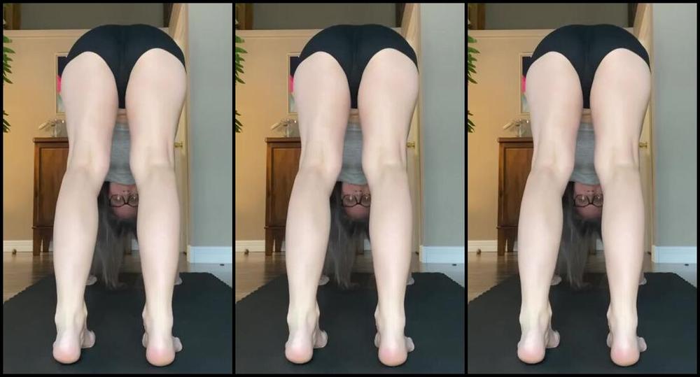 Lezlyan Nicknamed La Little Dancer Feet Onlyfans Stretching Always Makes My Body Feel Better Especially During The Cold Winter When I M Stuck Inside