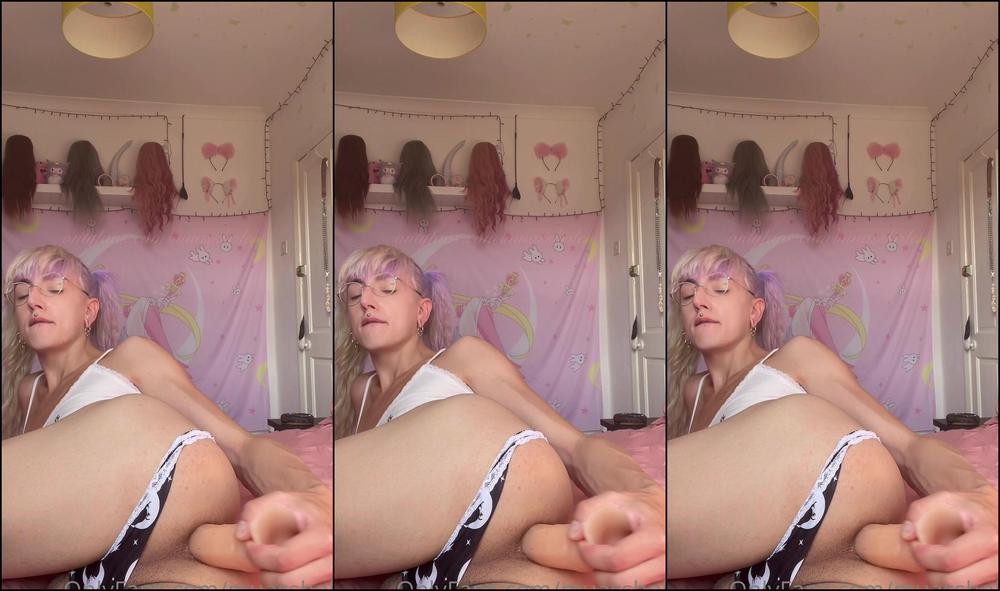 Muasshole Full Mins Of Ur Girl Using A Dildo To Squirt So Desperate For Someone To Help Me Use