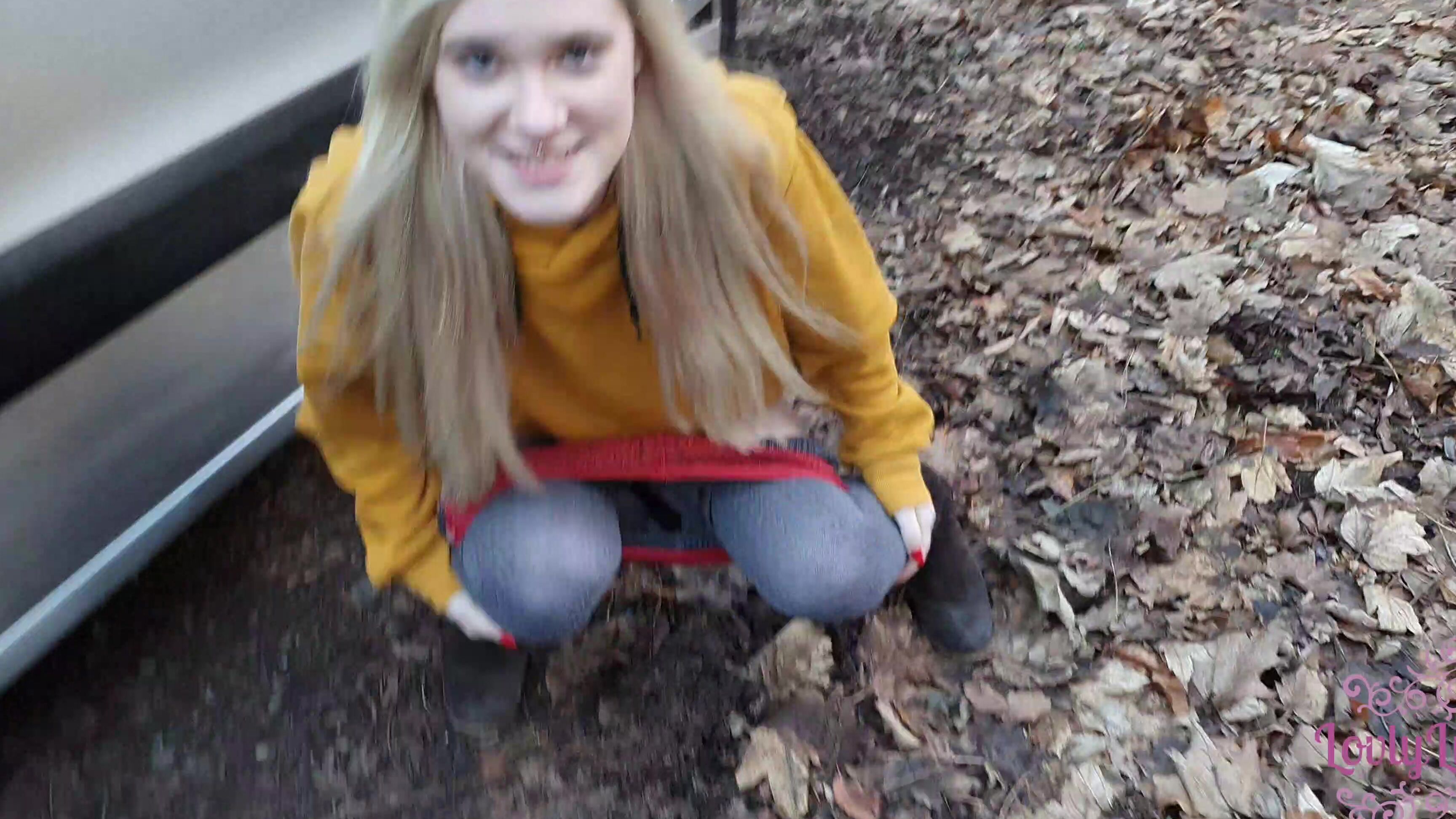 Lovlyluna Public Peeing Manyvids