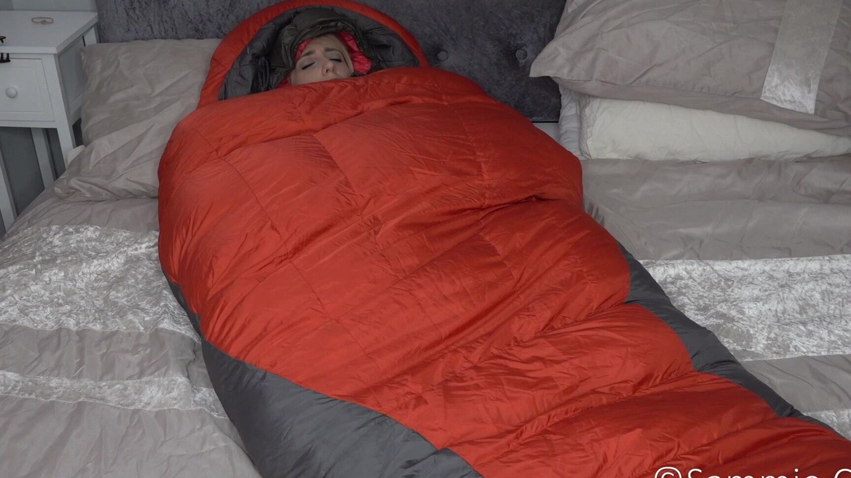 Sammie Cee Down Jacket And Bag Masturbation Manyvids