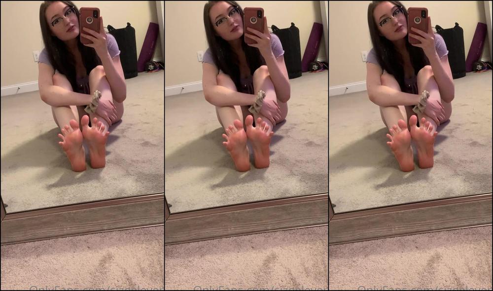 Sizeelevens Your Girlfriend Sends You This Message On Your Work Trip To Show You Her New Pedi And Can