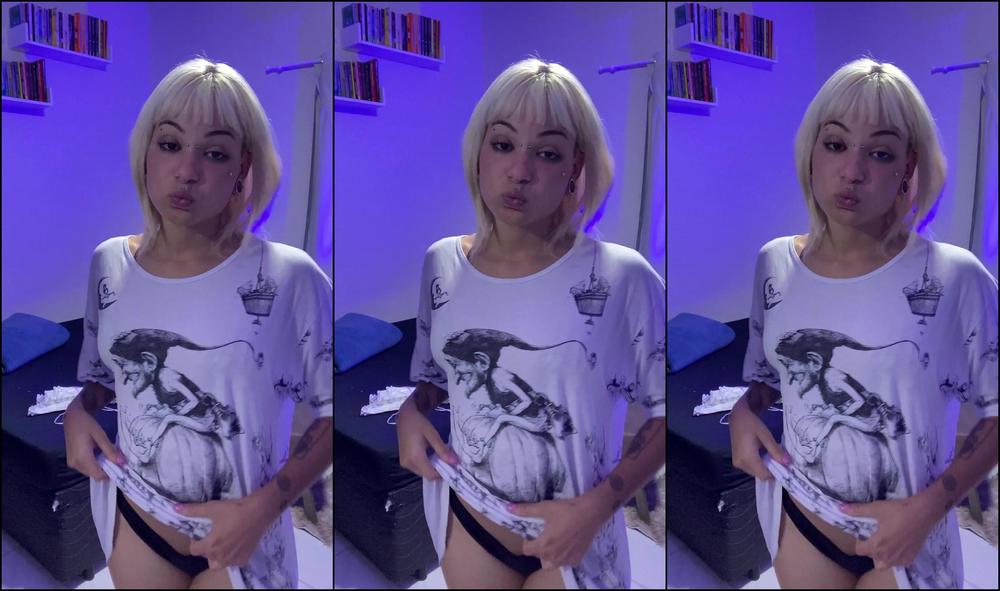 Vyckteles 3501105926 09 28 2024 Trying On A Corset For A Look Experimentando Um Corset Para Um Look