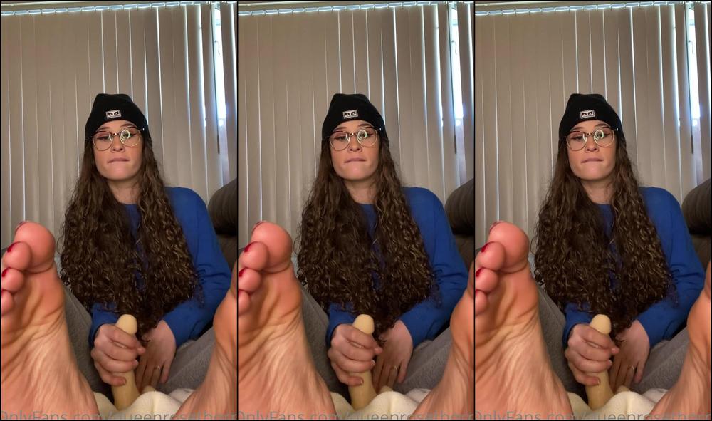 Queenrosethorn Pov You Re Watching A Movie With My Sister And I My Sister Gets Up To Go To Bed I Wis