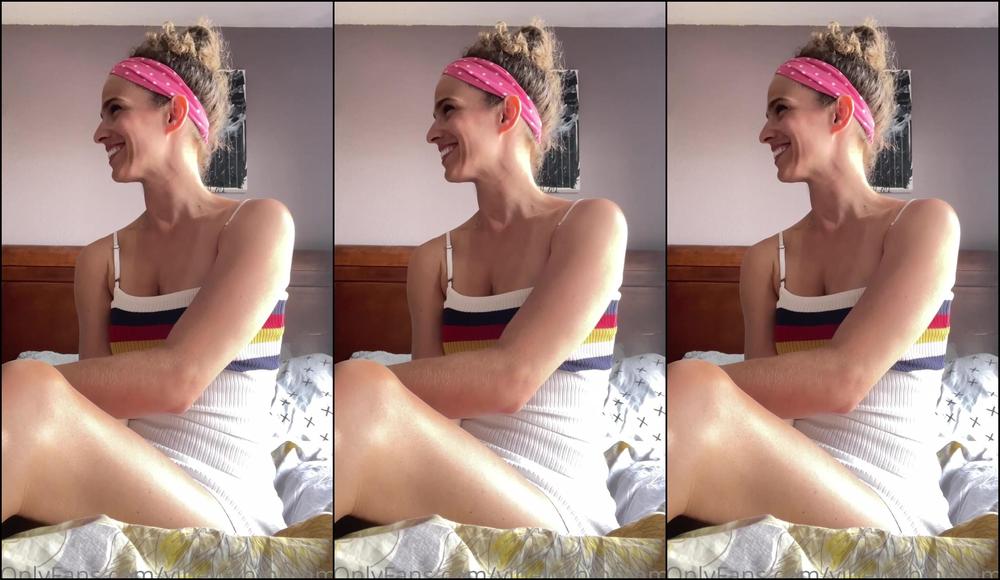 vibewithmommy-27-05-2022-2464809055-damn..-step-milf-is-such-a-horn-dog-sniffing-her-sweet-boys-clothes-and-pillow-humping-un