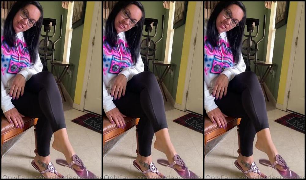 Deedeericanfeet Onlyfans As Requested Some Dangling In These Cute Tory Burch Sandals