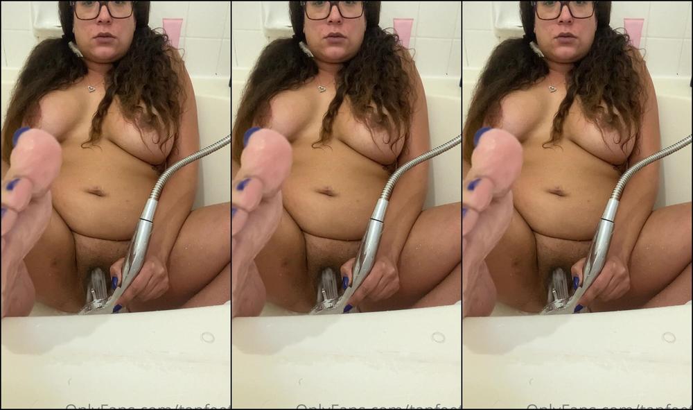 Tanfeets I Love This New Shower Head Can You Tell Aheago Faces And All