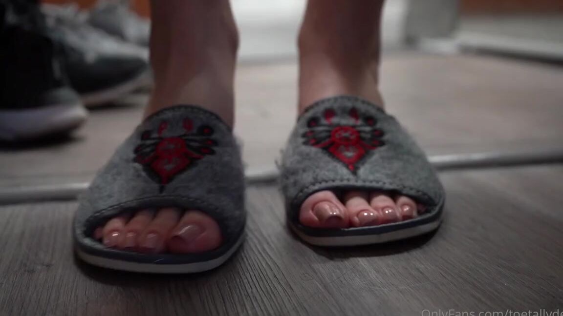 Toetallydevine Onlyfans Showing Off My Freshly Cured Pedi Im Usually Afraid To Do Nude Colours Because Im Always Iffy Abop