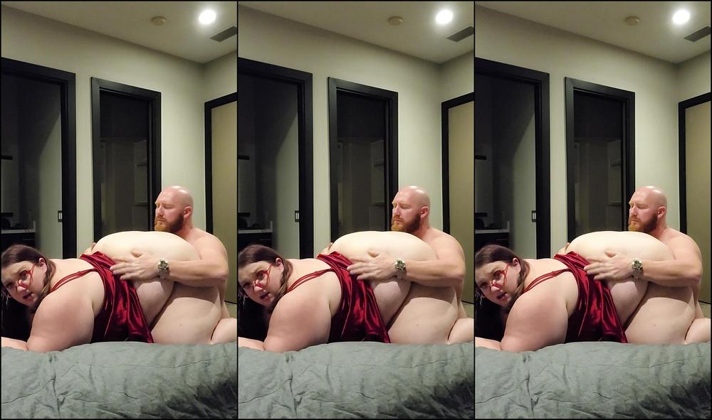 Thorjohnson Xl Ran Into Her At A Bbw Christmas Party Kaylapeach Two Videos Swipe