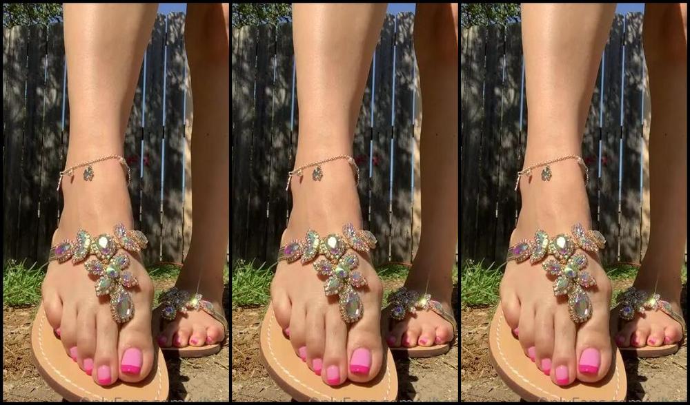 Natasha Aka Vibez3 Onlyfans Got A Little Dirt In My Shoes I Want You To Lick My Toes Soles Clean