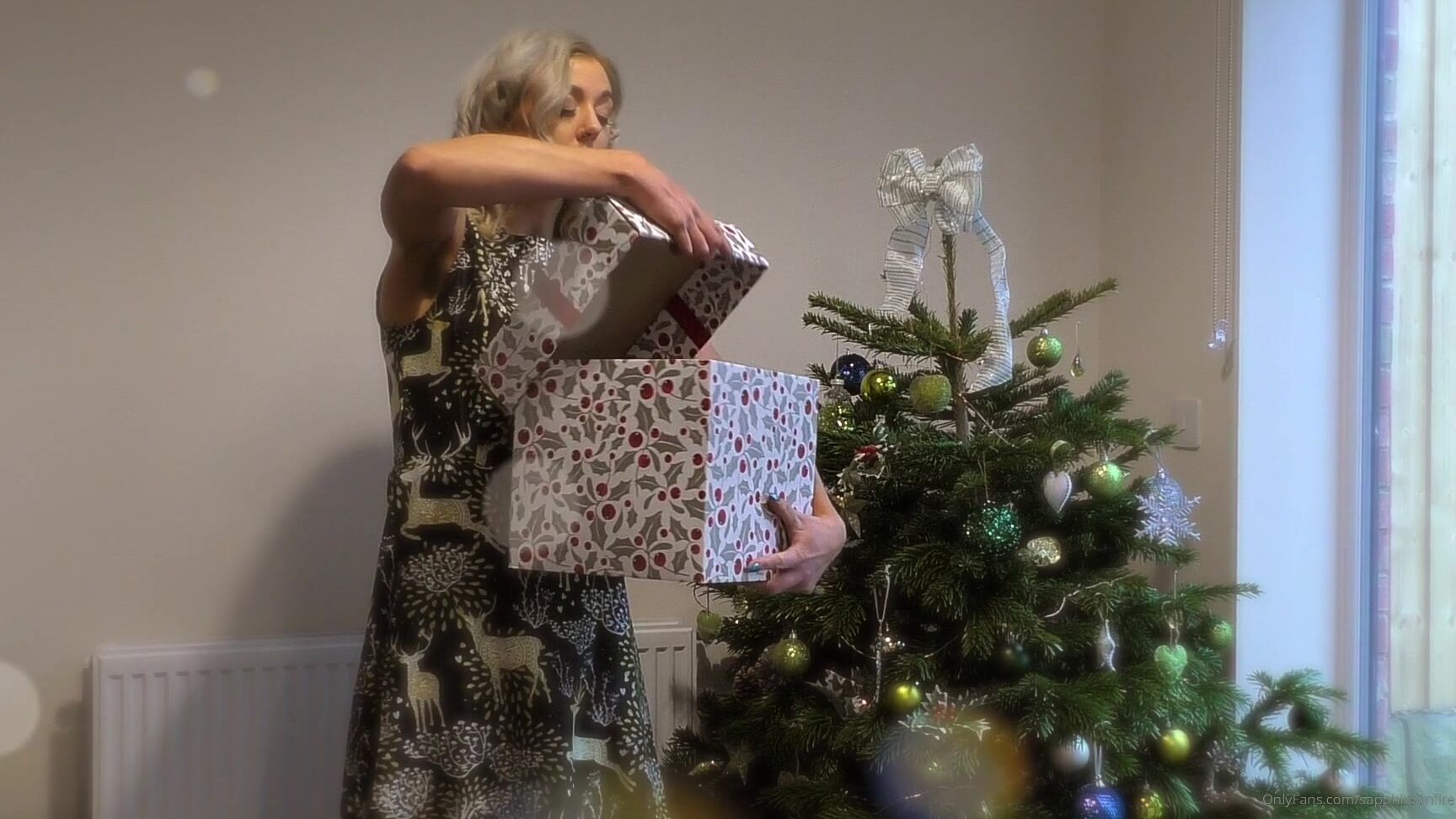 Sapphireonfire Can Sapphire Save Christmas Santas Sleigh Is Down And She Must Generate Enough Power With