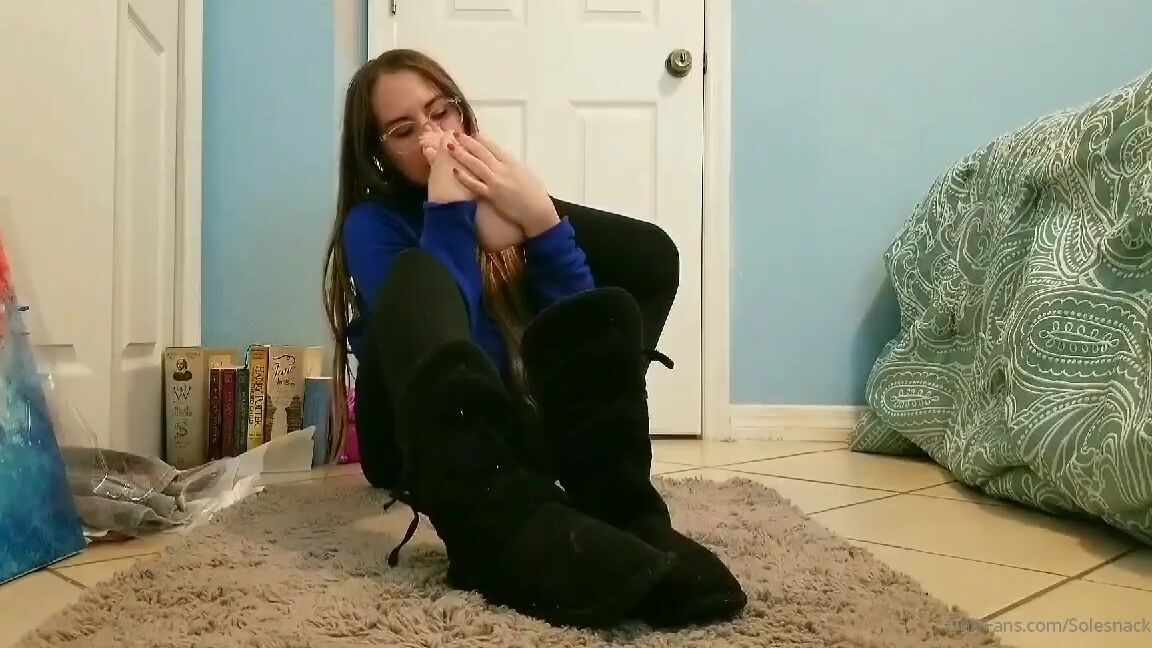 Solesnack Nicknamed Solesnack Onlyfans Ewww Not Wearing Socks Makes My Feet So Sweaty So Fast Watch Me Remove My Boots And Give You