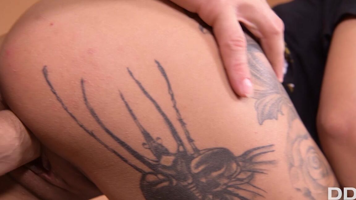 Foot Fetish, Tattoos, Brunette, Footjob, Straight, Natural Tits, Cum On Feet, Petite, Teen Roxy Lips - Showcasing Her Footjob Skills SiteRip