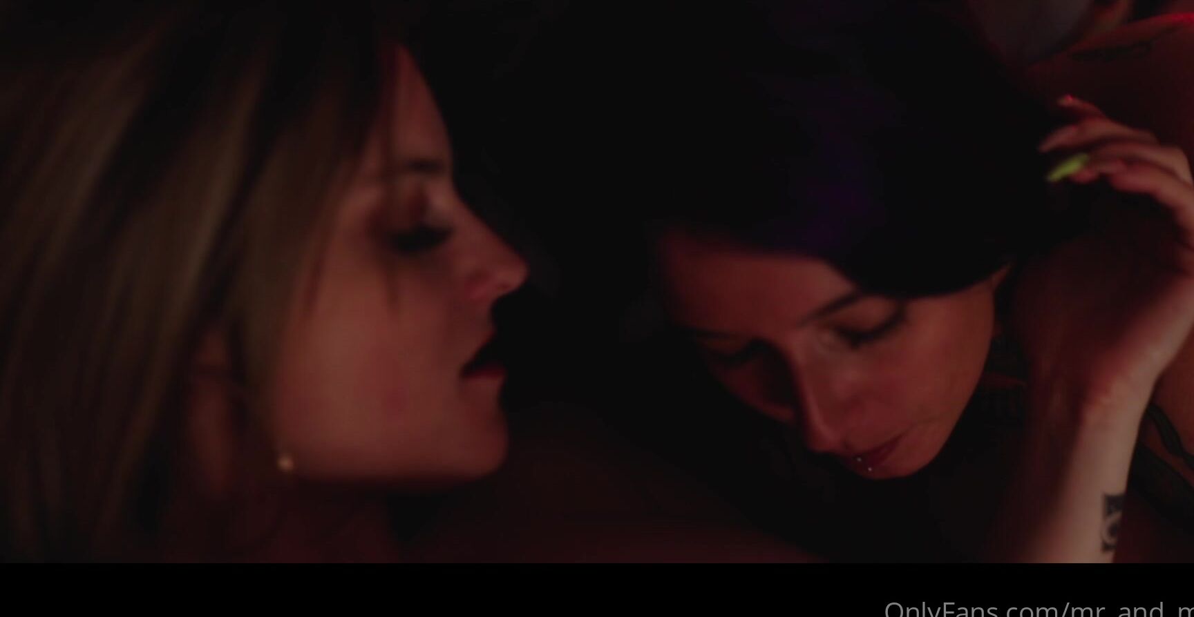 Mr And Mrs B Voici Notre Nouvelle Vid O En Collaboration Avec Ashley Swettyx Alors Viens Vite Voi