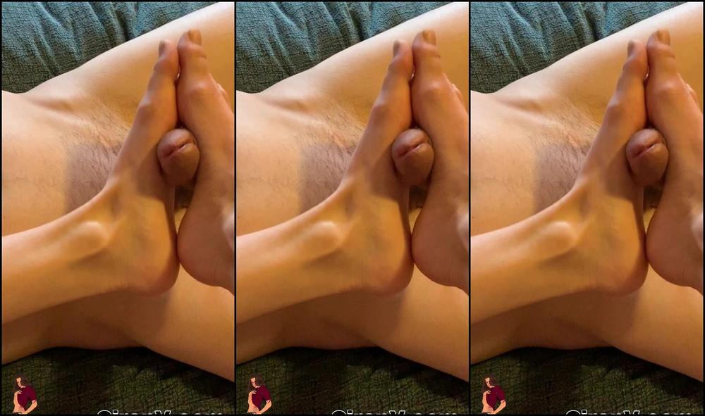 Footjobs,Barefoot,Foot Fetish,Foot Play,Real Couple hungbiswitch hubby gets foot a job ManyVids