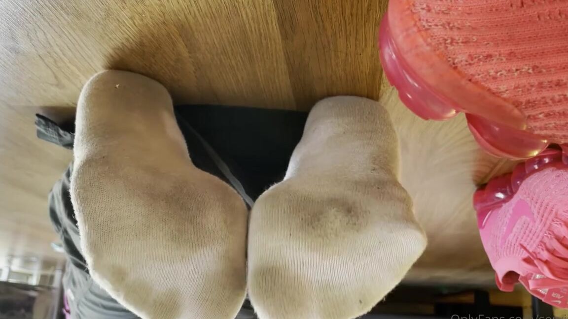 Servingbarefeet Aka Servingfet Onlyfans Tired Af Just Watch Me Kick Off My Toes To Unveil A Filthy Friday Them Socks Thooooooo One Day