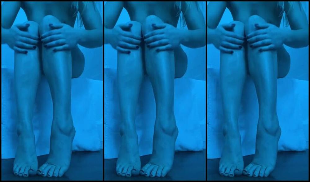 Cassidy Heat Feet Nicknamed Cassidyheatfeet Onlyfans I Need Your Hands To Rub Lotion All Over 6