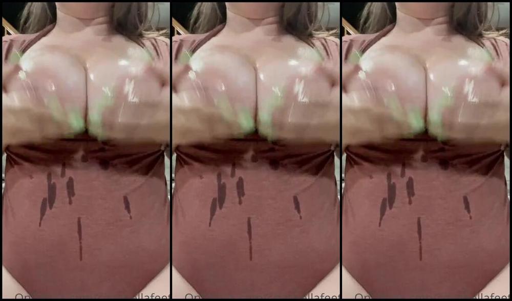 Coco Bella Nicknamed Cocobellafeetz Onlyfans 08 28 2021 Oil Me Up Love When My Wax Who Wants A Taste