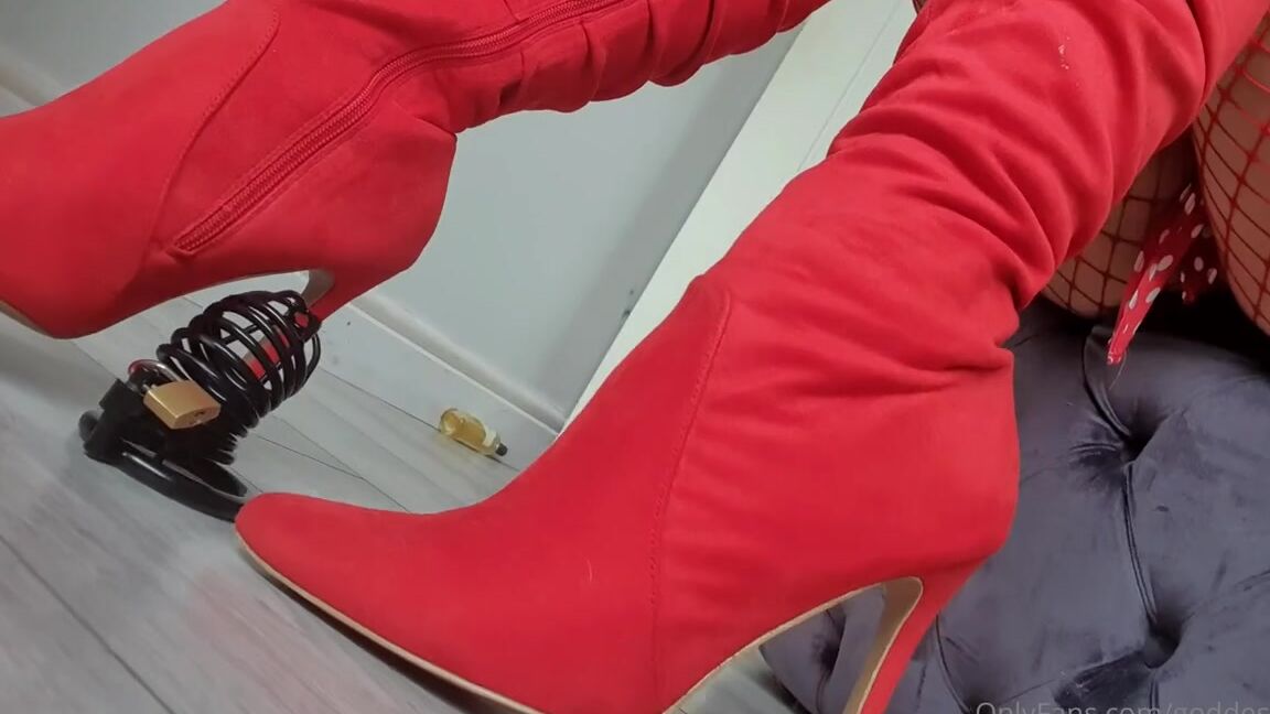 Miss Evie Lock Nicknamed Missevielock Onlyfans I Am Going To Lock Your Pathetic Little Inside This Hot Metal