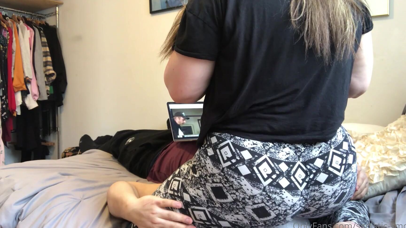 Sadistic Smother Facesiting Paradise Facesitting While Watching Netflix Featuring Goddess Allie James Epi