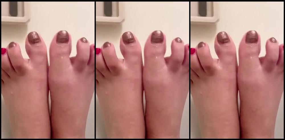 Miichannel R Nicknamed Miichannel R Onlyfans Soles In The Bathroom