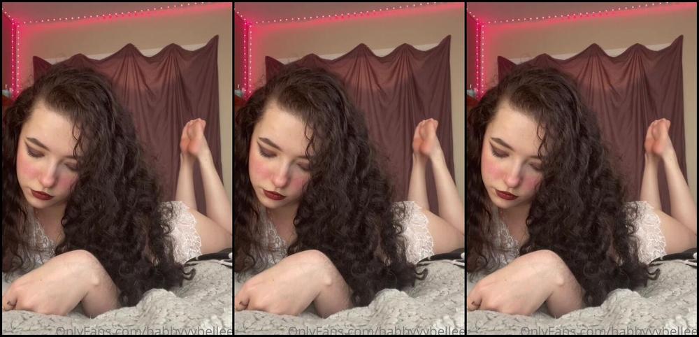 Babbyyybelleee Quick Ignoring You While I Work Clip Min Of Toe Wiggling While In The Pose