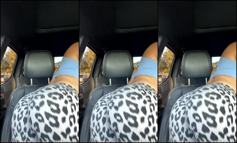 Missboodee 2414925741 04 05 2022 About To Go Into The Gym To Workout These Leggies