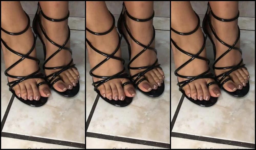 Rossiem Nicknamed Rossieft Onlyfans Joi With Sparkly And Long Nails