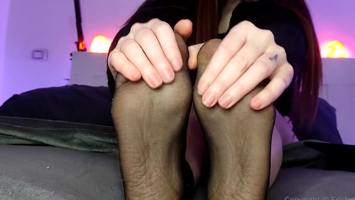 Erisfeet Onlyfans Itaeng La Tua Vicina Di Casa Vuole Sottometterti Ma Tu Sei Timido Appena La Vedi Con Quelle Calze