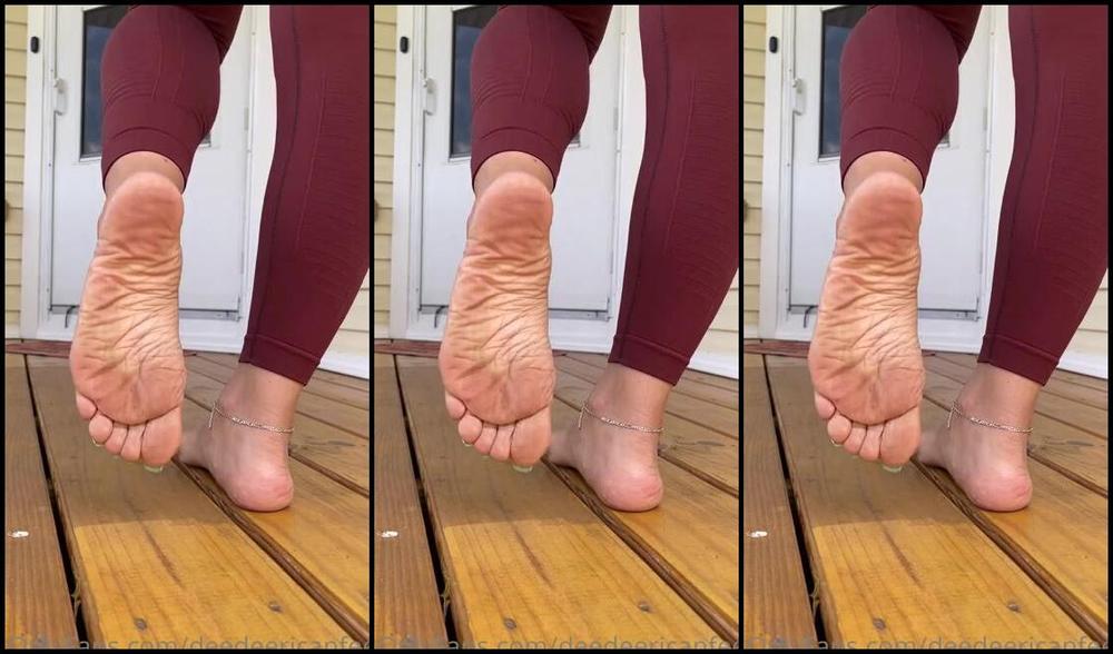 Deedeericanfeet Onlyfans As Requested Barefoot On Porch Walking And Getting Them Dirty