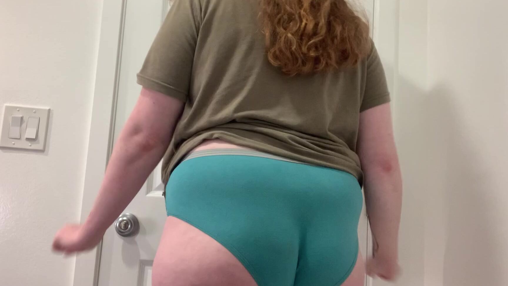 Bustyseawitch Desperately Peeing Myself