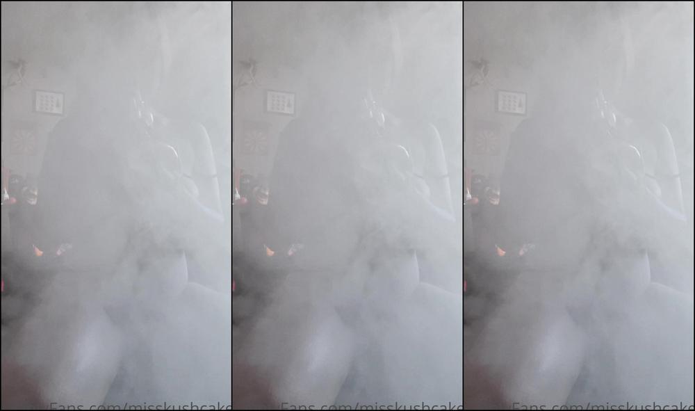 Misskushcakes 2073948950 04 05 2021 A Naked Dab Amp Twerking After