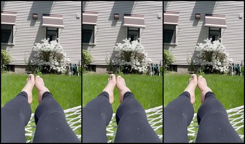 Coco Bella Nicknamed Cocobellafeetz Onlyfans 05 17 2021 How I Wish You Where Here Chilling With Me On This Beautiful Day