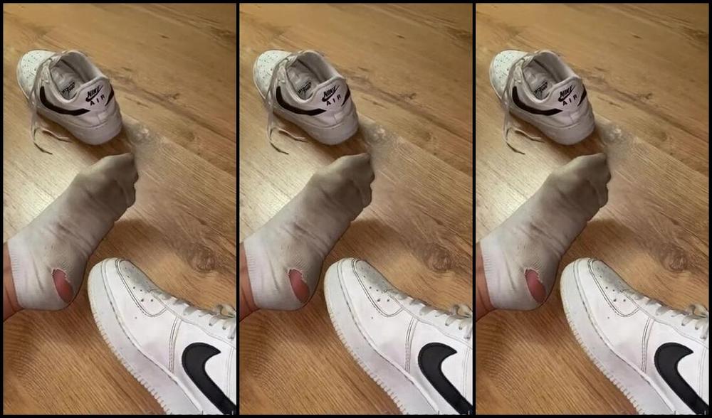 Emmysfeetandsocks Aka Emmyfeetandsocks Onlyfans Day 8 I Have No Words Except For Disgusting Really I Think I Never Had Socks That Smell So Increp