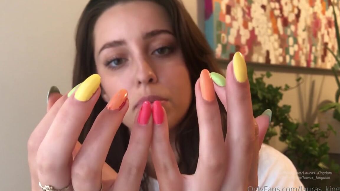 Lalalaura Nicknamed Lauras Kingdom 08 31 2022 Onlyfans Video Alex Scratches You Alex Is Back In This Video She Threatens You With Her Rainbow Painted