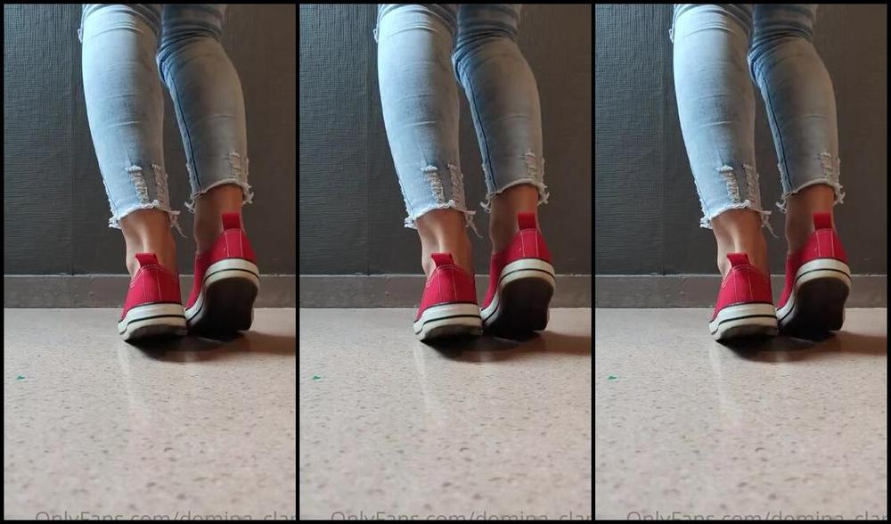 Domina Clara Nicknamed Domina Clara Onlyfans Coucou Tous Le Monde Dhabitude Jai Toujours Des Chaussettes Quand Je Sors Mme Pour Aller