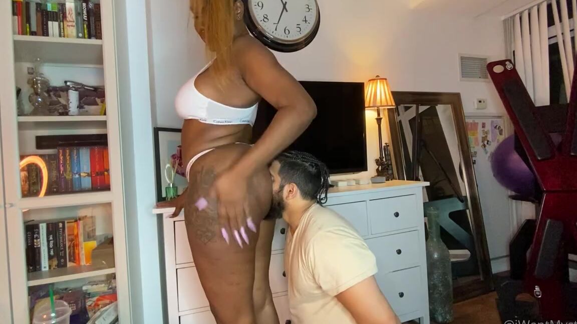 Mistress Mystique Aka Iwantmystique Onlyfans Lucky Fan Part 2 He Fell In Love With My Ass And Ran To Me Eager