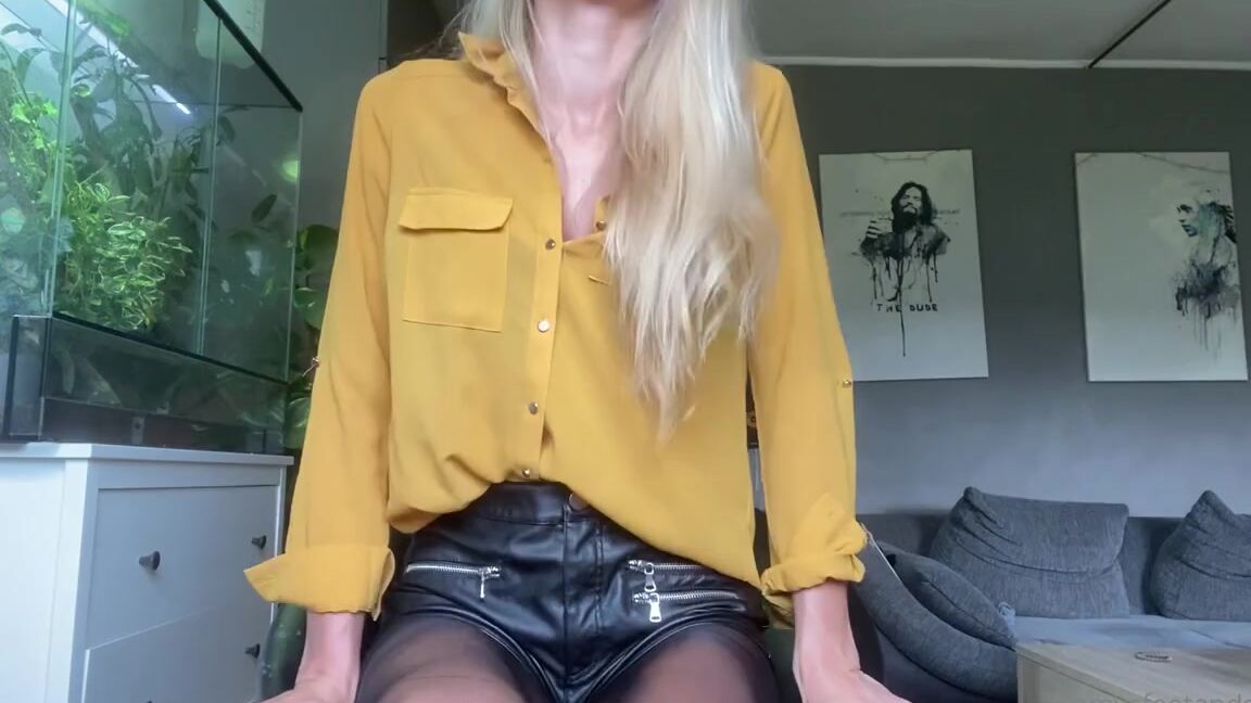 Emmysfeetandsocks Aka Emmyfeetandsocks Onlyfans Your Therapist Is Back With A Smelly Pantyhose Can You Make It Till I Count To Zerop