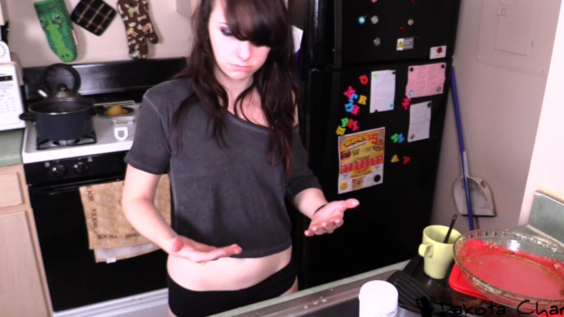 Dakotacharmsxxx Drop The Beat Do The Dishes