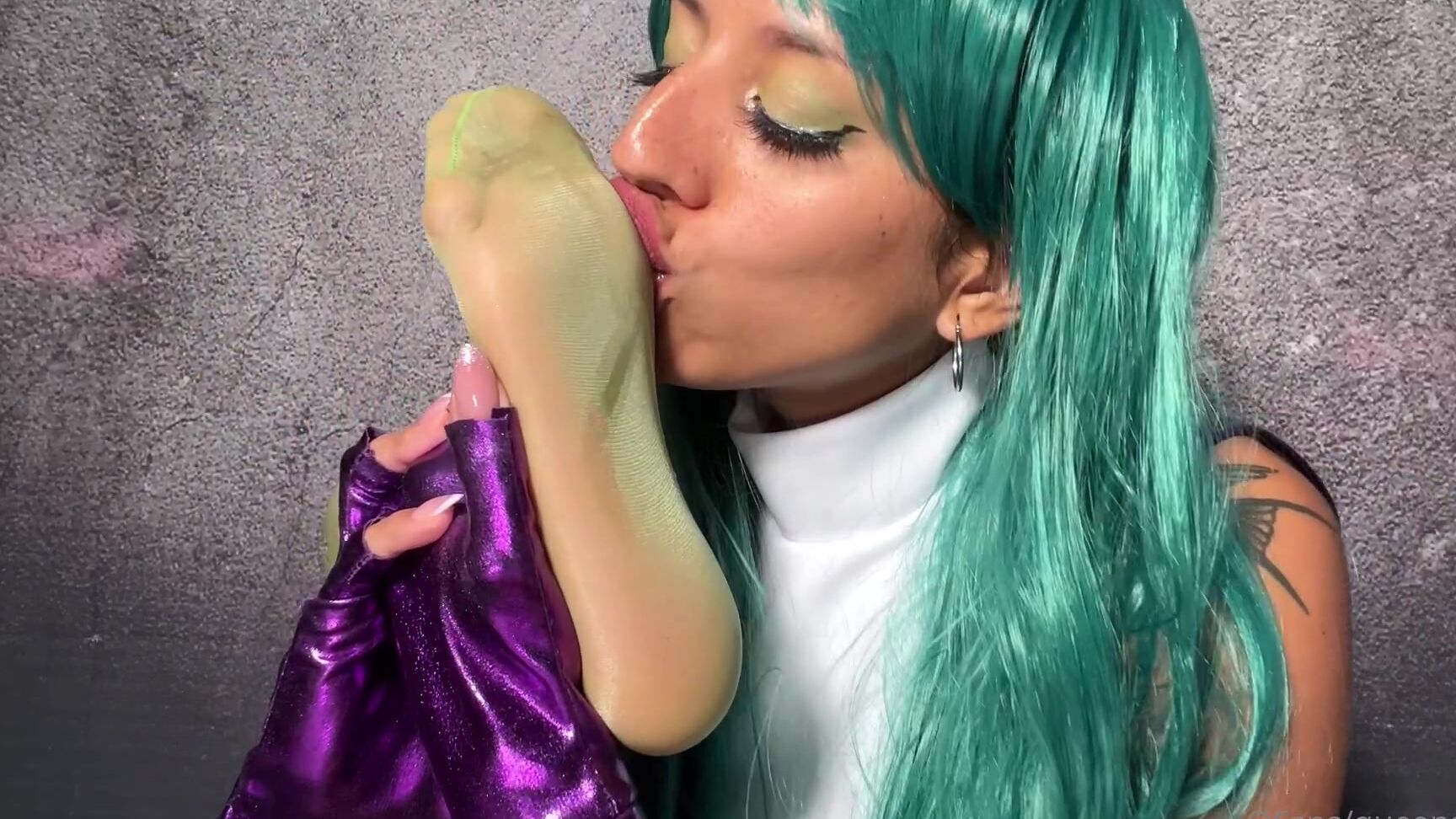 Queenstarb What Im Seeing A Huge Hulk Cock Well I Can Be A Delicated Pleasent She Hulk If I Want