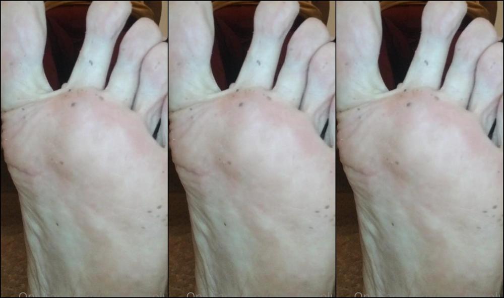 Jadezfeetplus 2294889164 12 07 2021 Mmmm Sniff It Hold It Now Give It A Long Lick Don T Swallow I Want You