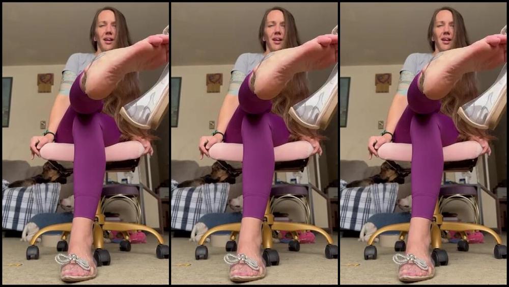 Soldmysolesforink Nicknamed Soldmysolesforink 01 19 2024 Onlyfans Video Its Eff Off Friday My Boys Special Request To Sweat Up My Princess Shoes