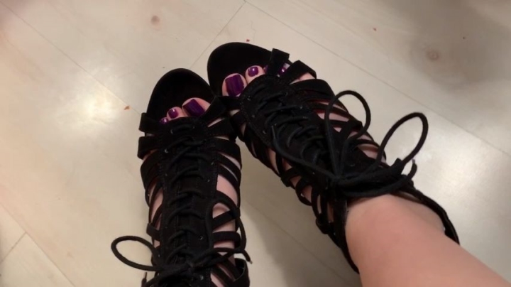 Barefoot,Feet,Foot Fetish,Pedicures,Foot Worship krystallayke painting my toenails purple ManyVids