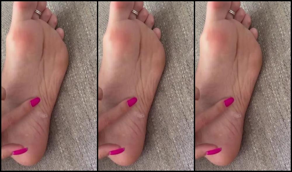 Miss Lizzy Nicknamed Whoyoubelongto Onlyfans Breakfast Served