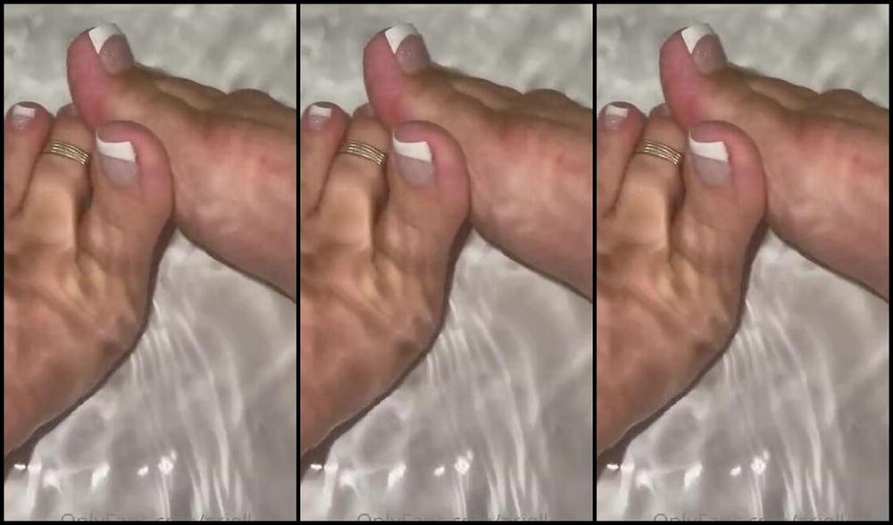 Ariel Love Nicknamed Ariellovexo Onlyfans Back Home From My Trip Did You Miss My Pretty Toes