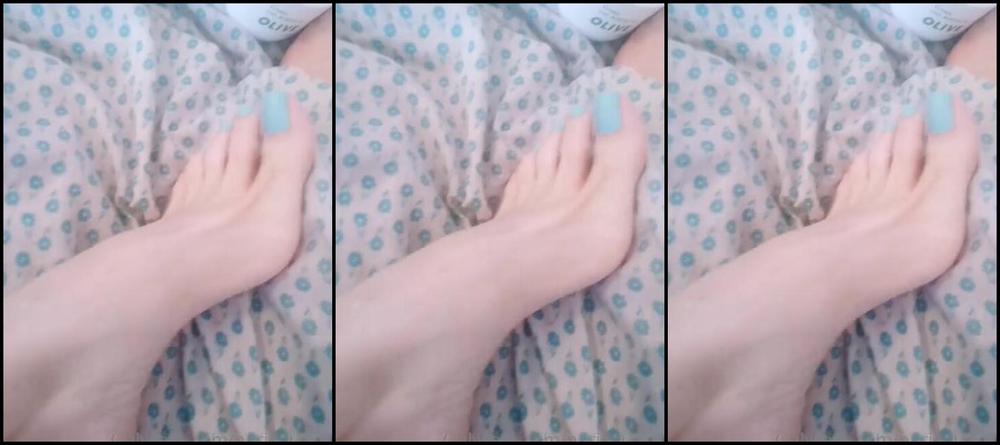 Feetvampire Nicknamed Feetvampire Onlyfans En Casita Echndome Cremita Voy A Cambiarme El Color De Uas Qu Color Eligen Ustedes