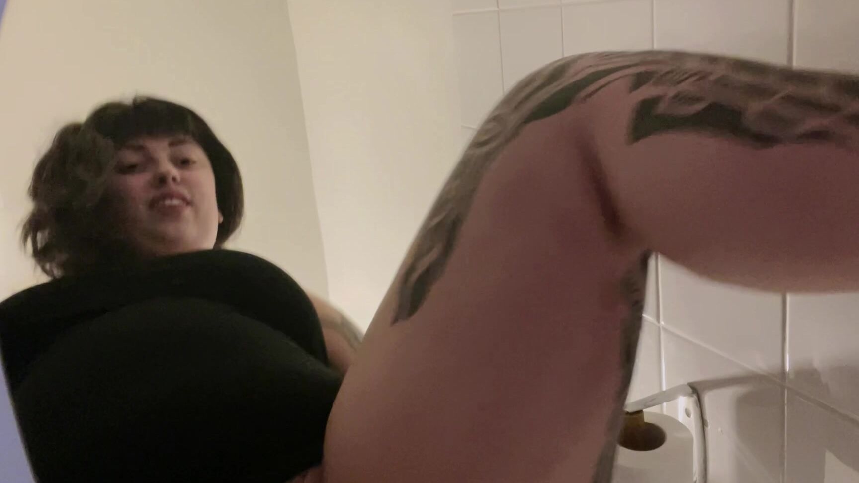 "MissValentina" mommyroleplay, publictoilet, singlemom, toiletfetish, toilethumiliation Mommys Toilet Manyvids