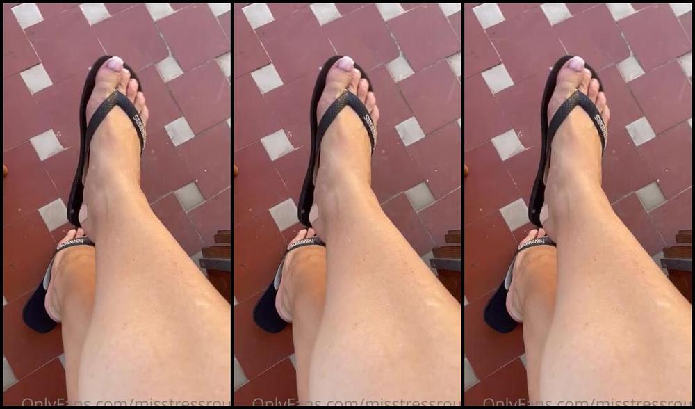 Gingeralesfeet Aka Misstressroux Onlyfans Chatting Away With My Friends Whilst You Stare At My Feet Going For A Pedi On Mondayyyyyy Can T