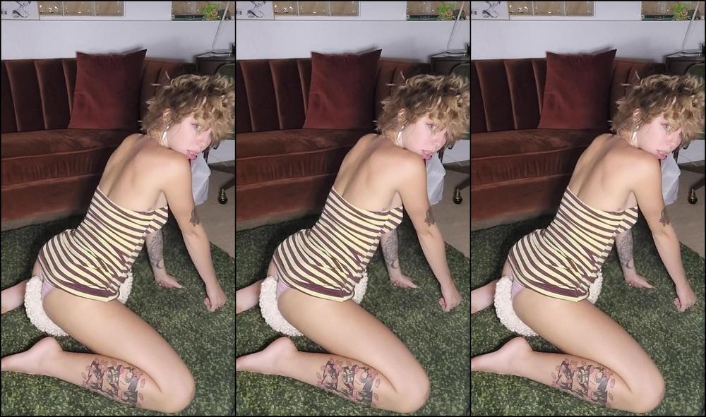 finnisfine-24-09-2021-2229072686-humping-my-pillow-no-one-asked-for-a-video-like-this...-but....-i-thought-it-would-be-hot