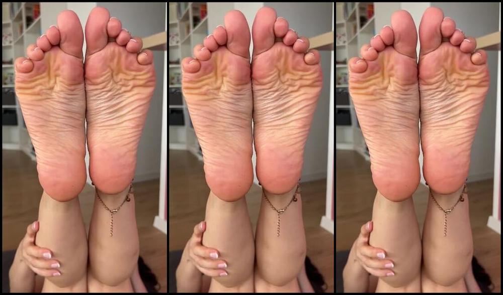 Cute Lily F33T Nicknamed Cute Lily F33T 04 30 2024 Onlyfans Video Wrinkly Soles In The Air